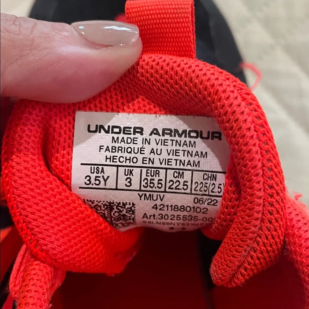 Under Armour Orange and Black Sneakers (D)